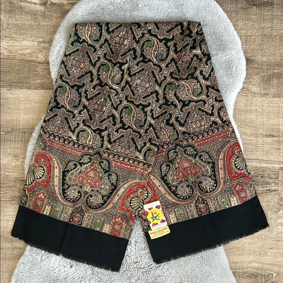 Vintage Bruxelles Wool Scarf - Picture 1 of 3